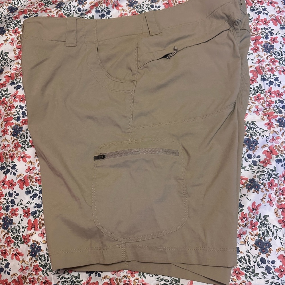 L.L. Bean Tan Cargo Shorts for Outdoor Adventures- 14 reg . - Picture 7 of 7